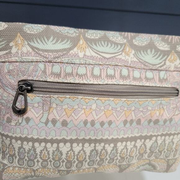 Sakroots Crossbody Adjustable Strap Pockets inside. - Picture 6 of 14